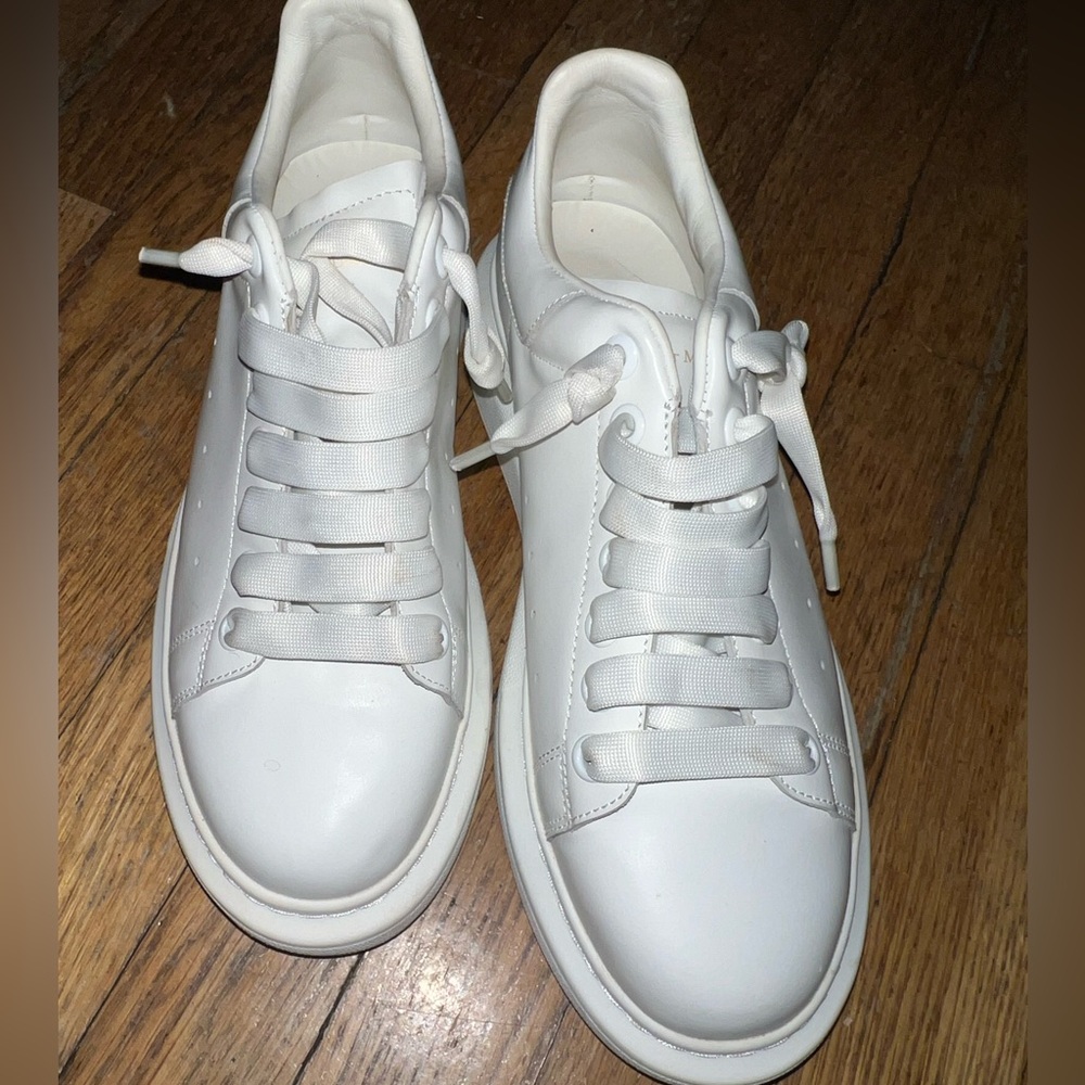 Alexander McQueen Oversized Sneaker in white. Women Size 40D- US 10